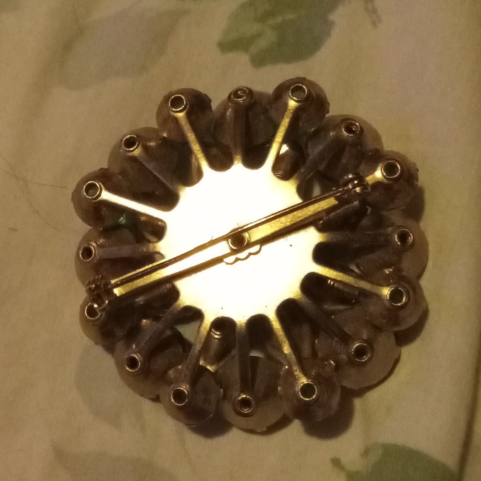 Vintage Green Round Rhinestone Flower Brooch Pin Prong Set Metal Floral Theme