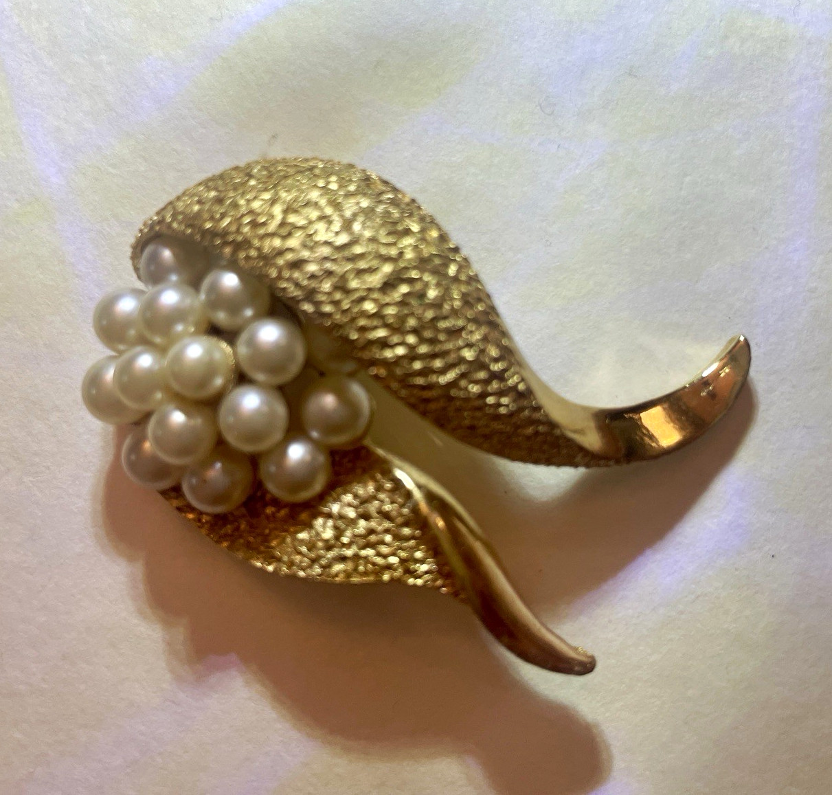 Vintage signed Trifari Signed Gold Tone Leaf Brooch Pin White Faux Pearl 2.75in