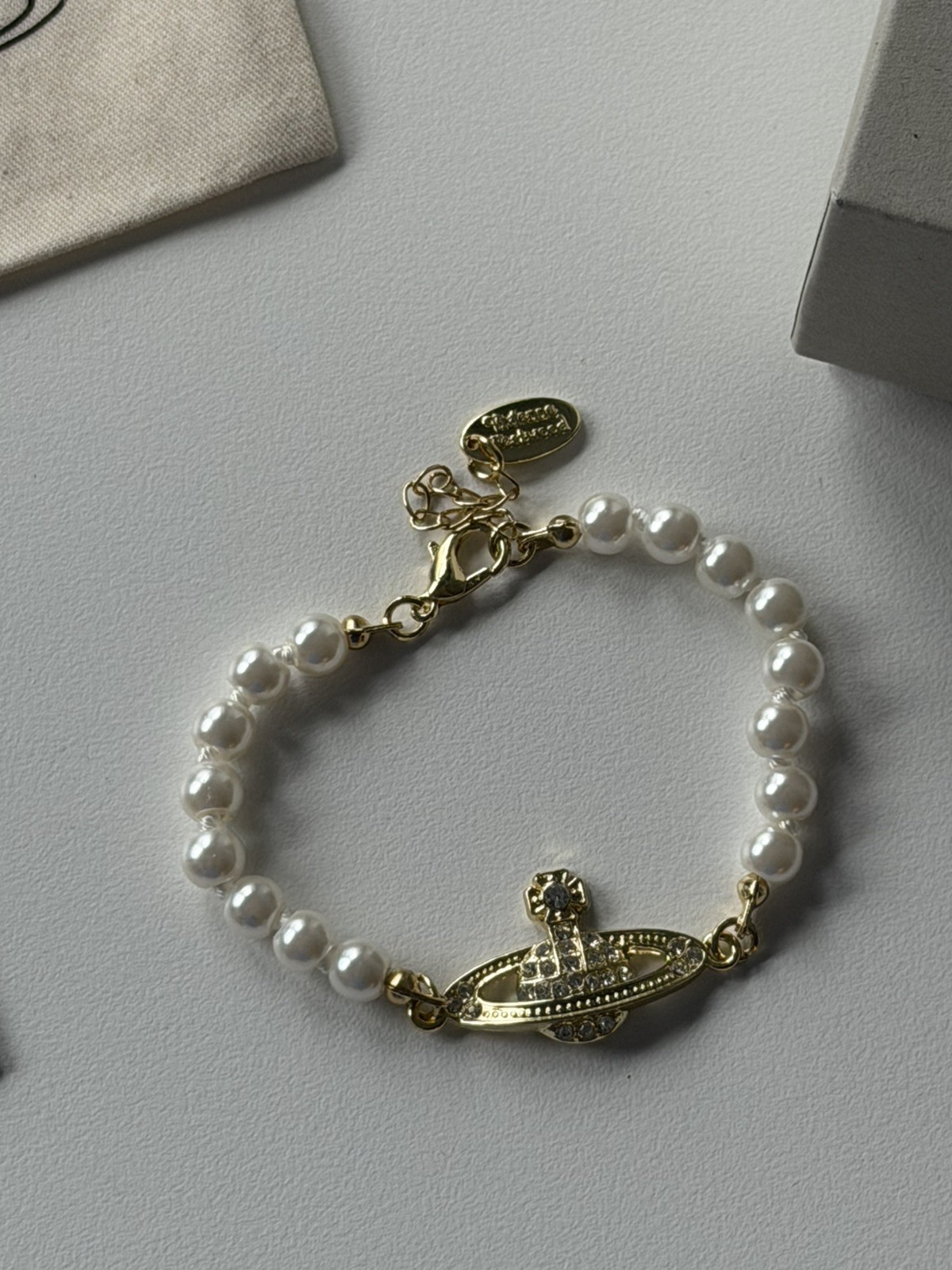 VW Mini Bas Relief Pearl Bracelet – Gold