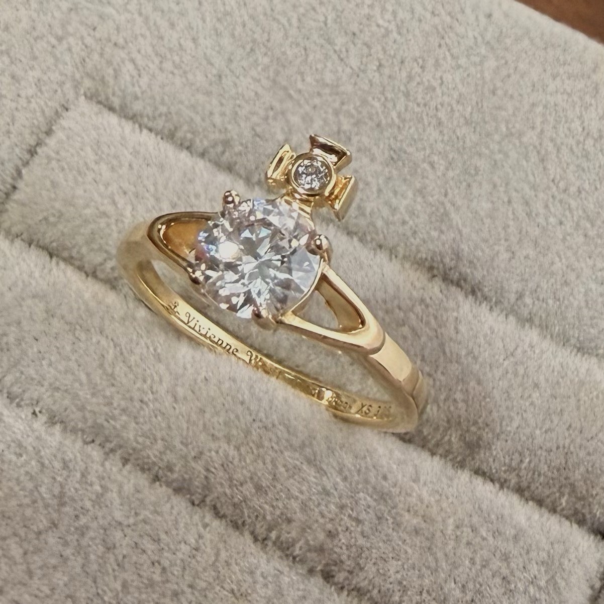 Vivienne Westwood Reina Orb Ring (XS, Gold) Authentic Mint Condition Size 5 US