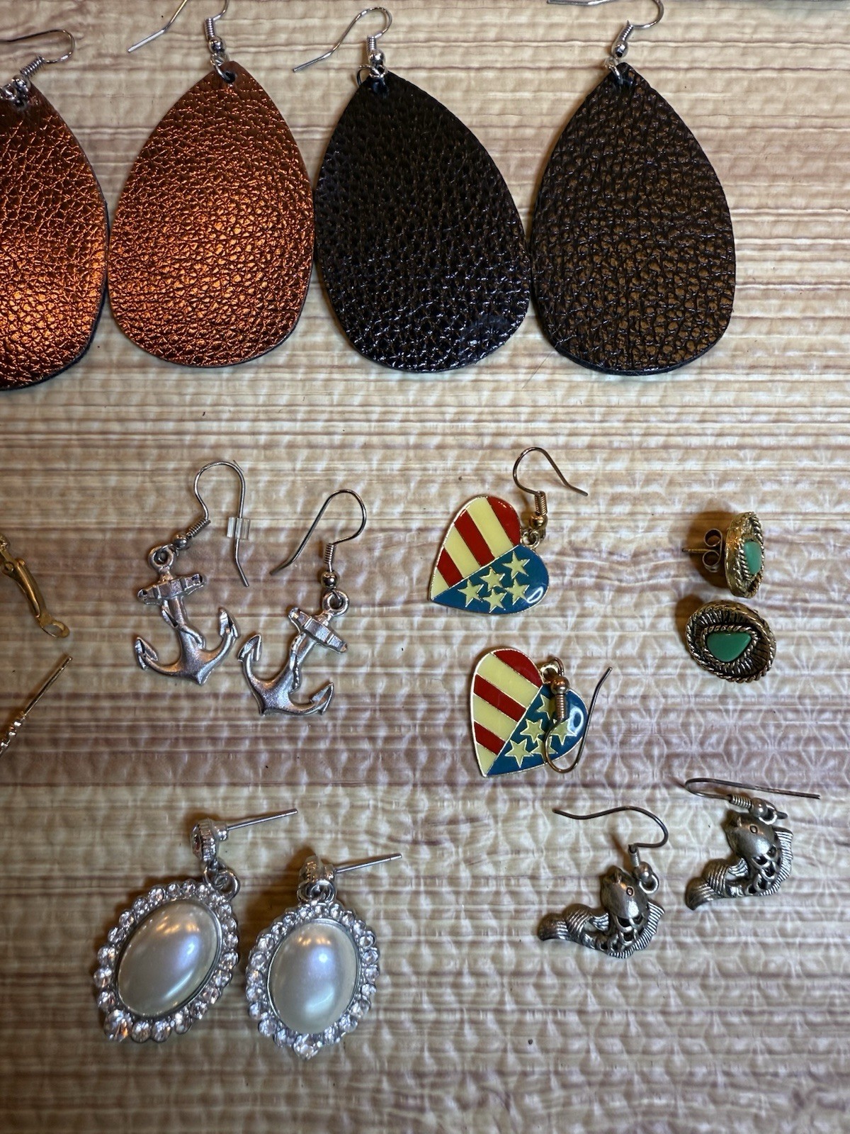 Beautiful Women’s Lot Of 11 Pairs Of Fashion Earrings Multicolor Style Varies