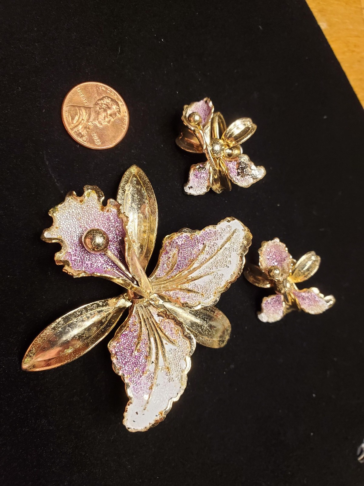 Vintage Orchid Enamel Jewelry Set | Gold-Tone Brooch, Earrings | Lavender & Whit