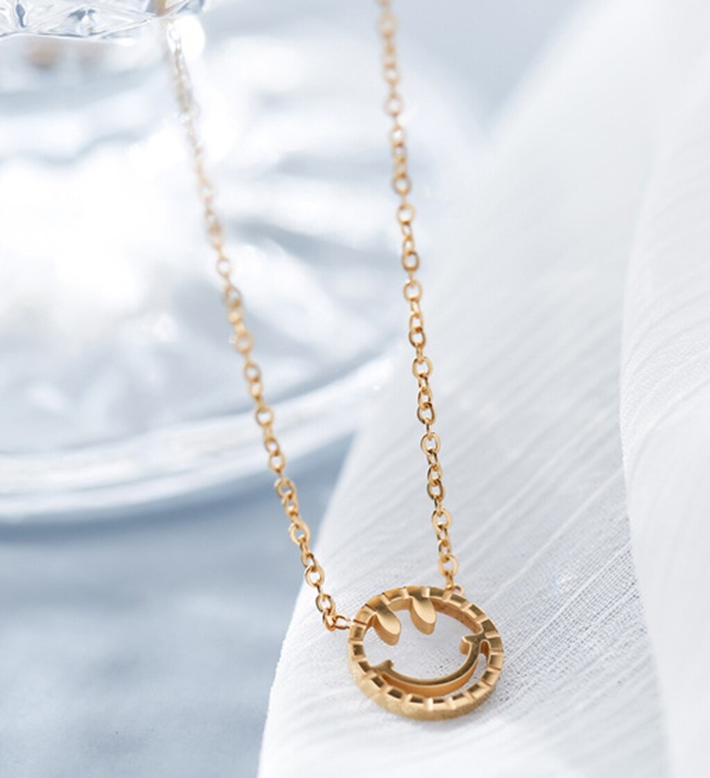 Fashion Women Gold Plated Titanium Stainless Steel Happy Face Necklace 16-18″