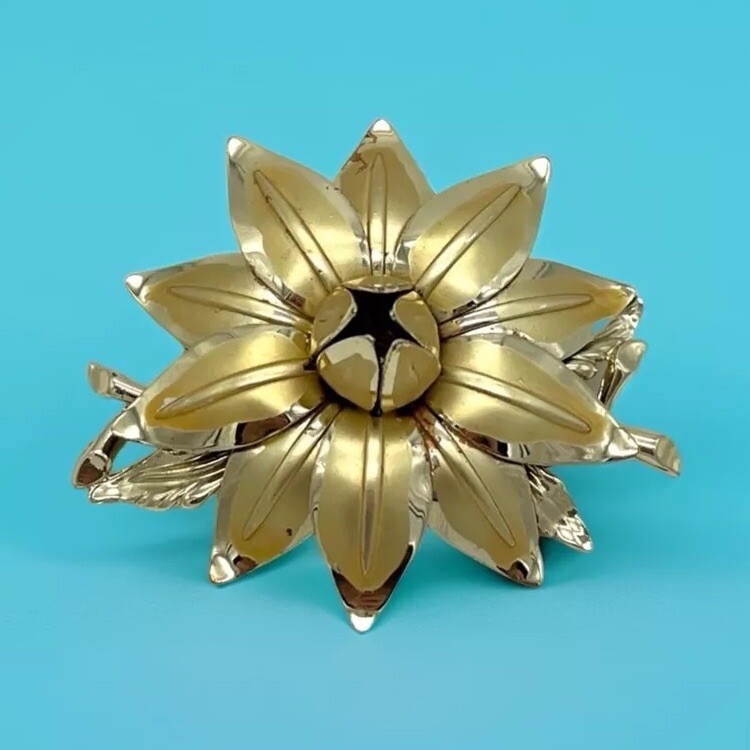 Vintage 3D Brooch Big Flower shiny and matte gold tone groovy madmen grandmacore