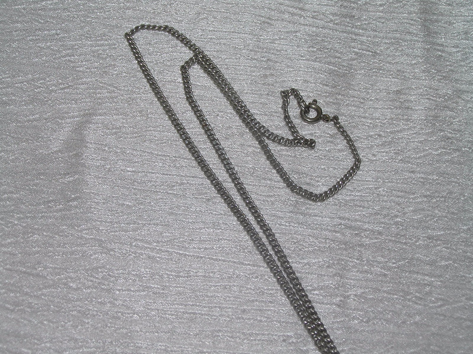 Vintage Nonmagnetic Silver Chain w Large Twist Knot Pendant Necklace – no mark