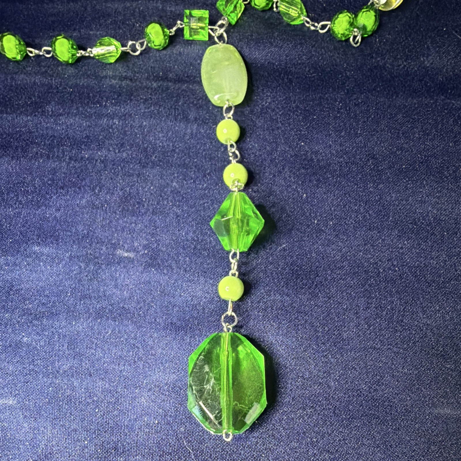 Green Acrylic Beaded Necklace Geometric Drop Pendant Silver Tone Lobster Clasp