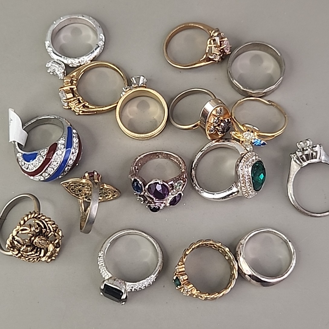 Ring Lot of 16 Rhinestones Multi Tone Various Sizes 6-8