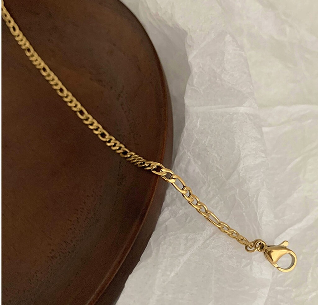 Women Gold Plated Titanium Stainless Steel 4mm Gold Figaro Chain Bracelet 6-7.6″