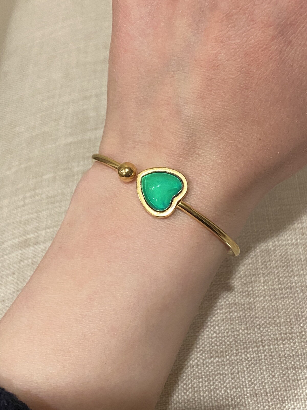 Heart Shape Mood Color Changing Love Bracelet- Stainless Steel Gold Tone