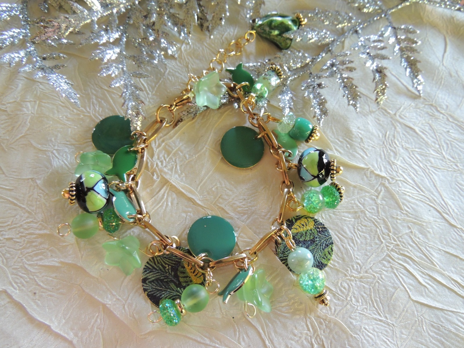 JUNGLE PARADISE DANGLING CHARM BRACELET
