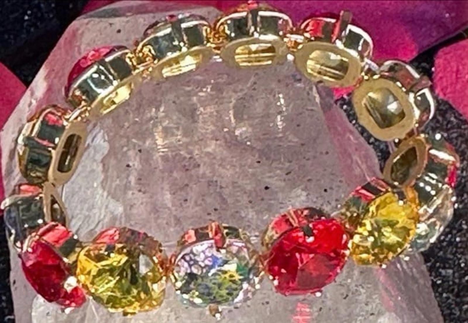 Bracelet Artisan Crafted Swarovski Crystals 2 Ct each stone stretch bracelet New