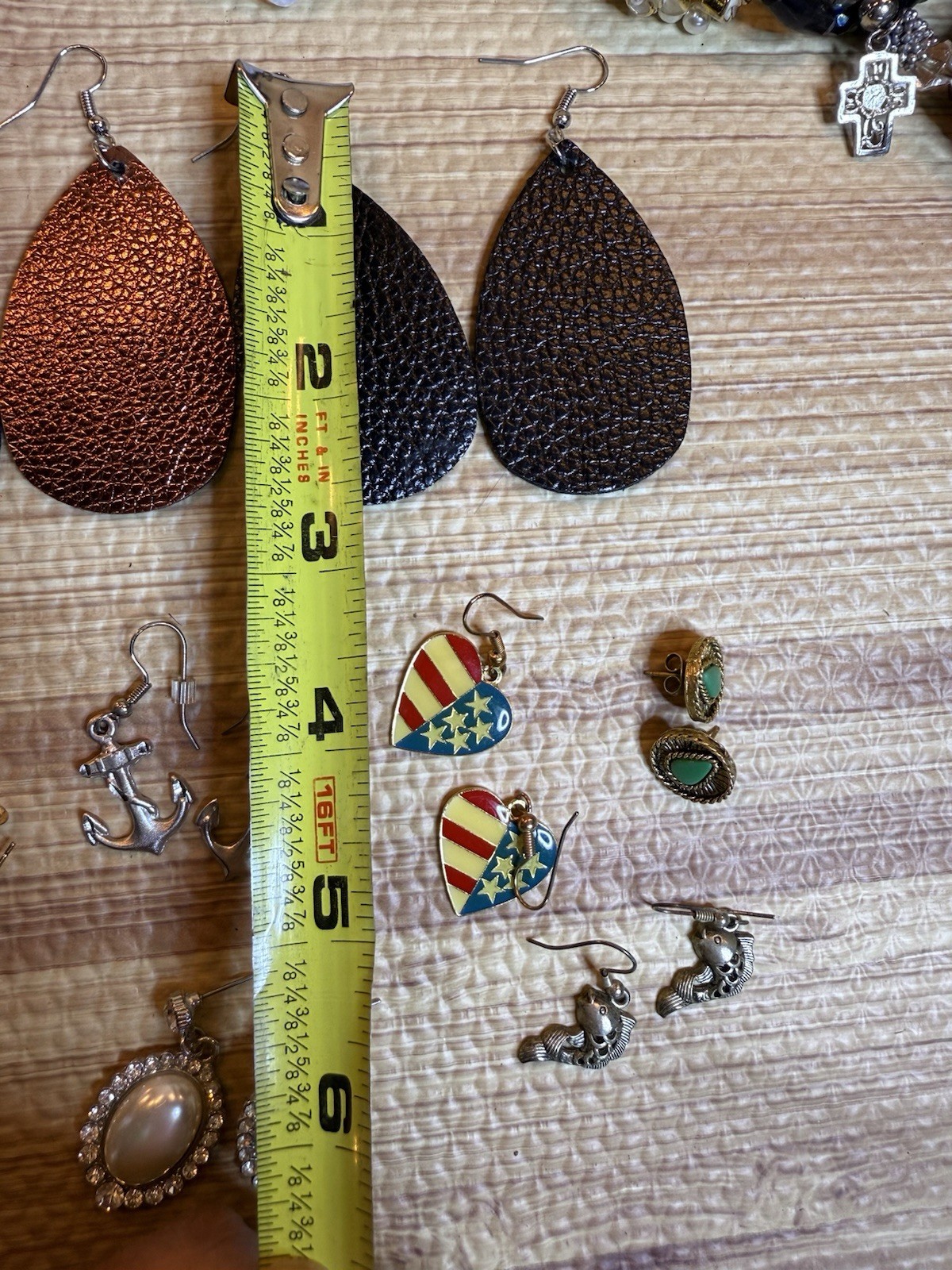 Beautiful Women’s Lot Of 11 Pairs Of Fashion Earrings Multicolor Style Varies