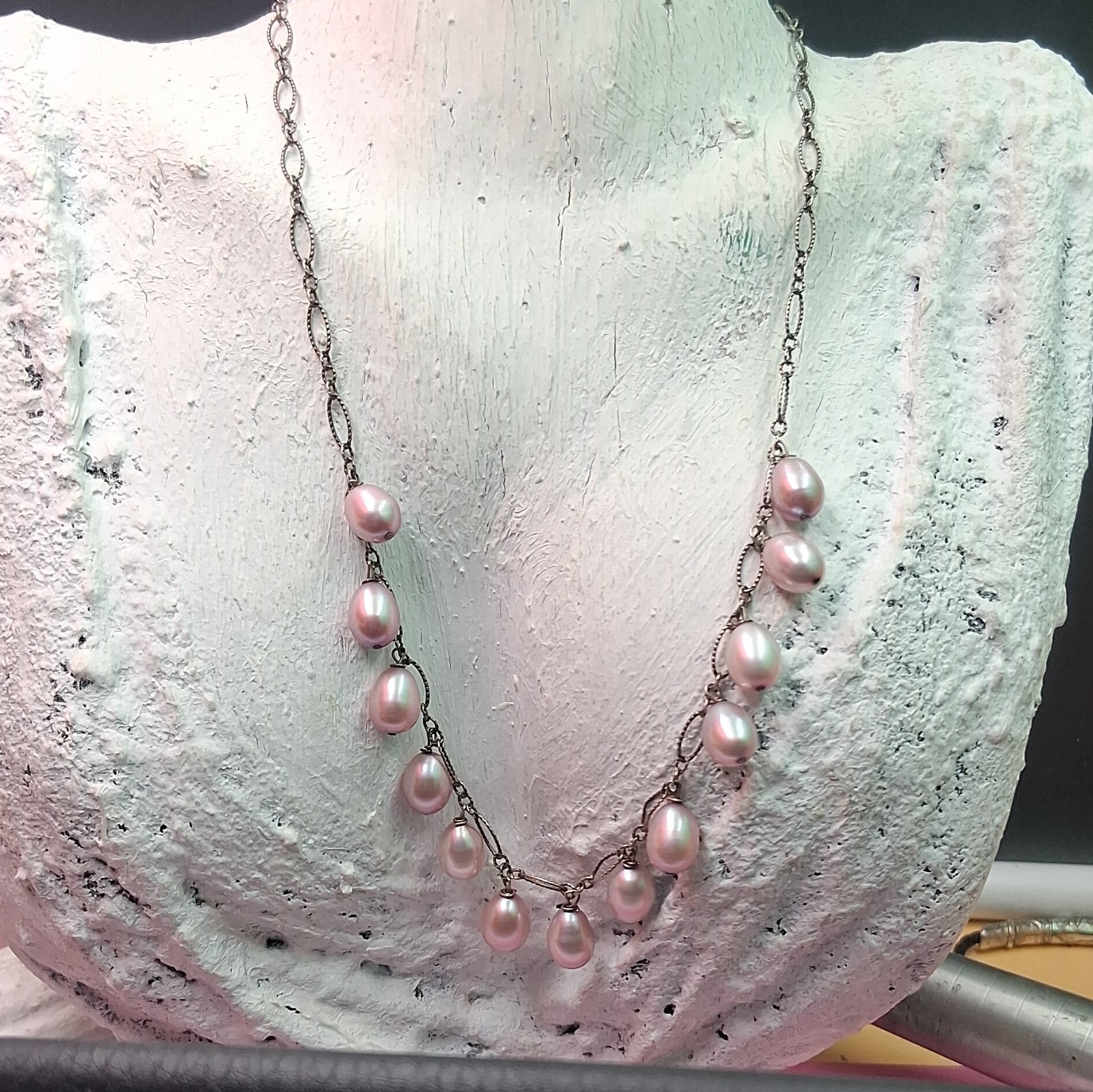 Sterling Silver Neckace whit a freshwater pearl oval link .
