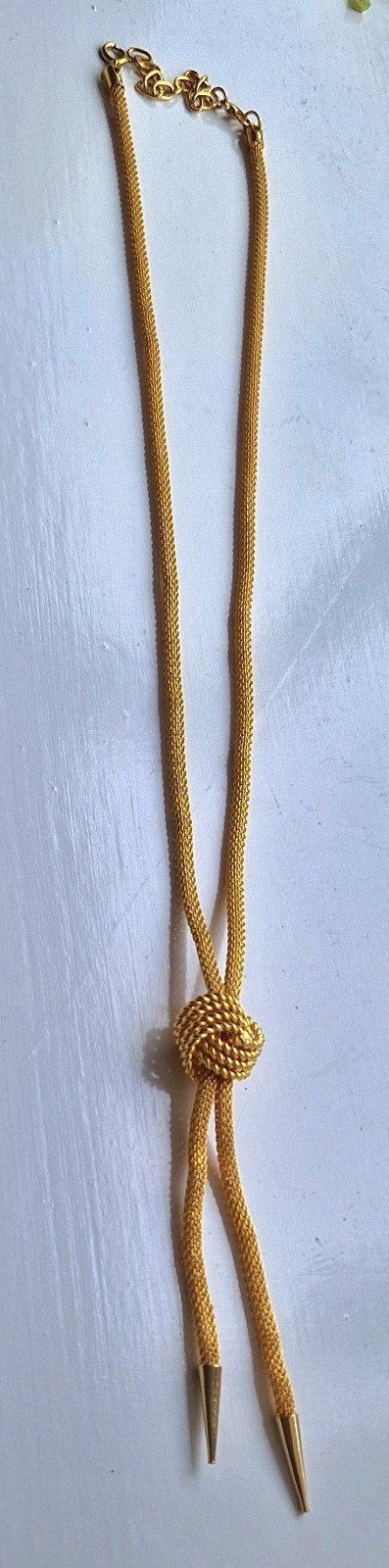 Vintage gold‑tone mesh knot necklace – 57cm, fixed knot, cone ends