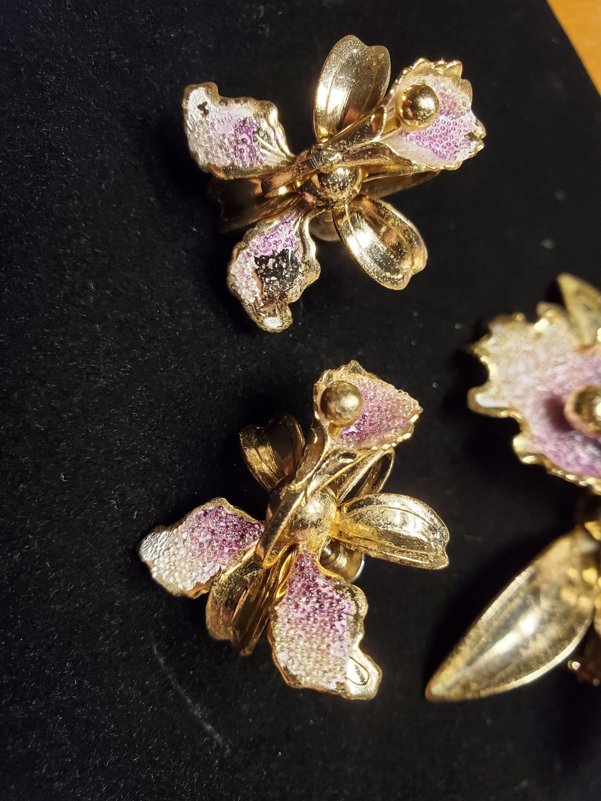 Vintage Orchid Enamel Jewelry Set | Gold-Tone Brooch, Earrings | Lavender & Whit