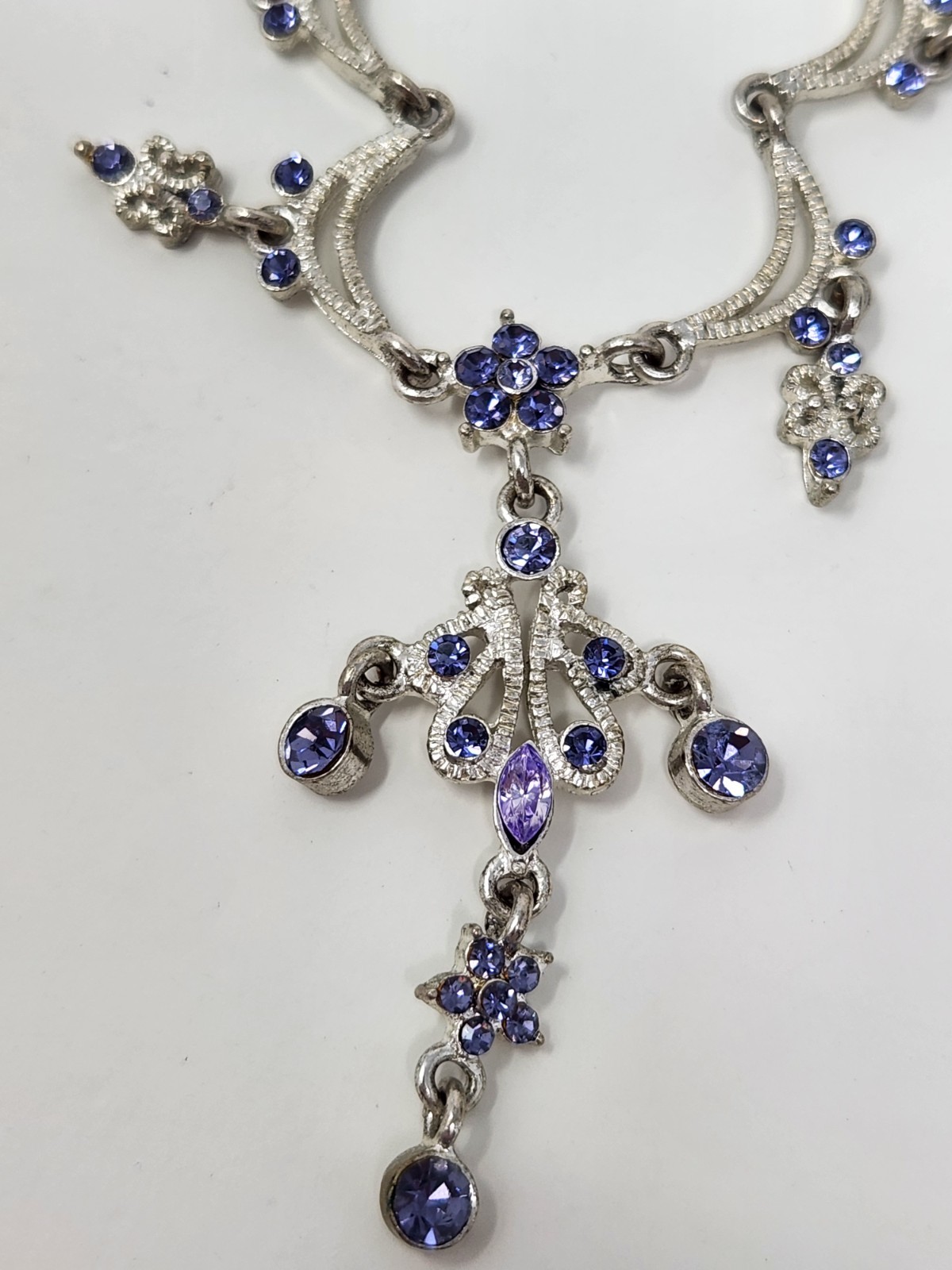 Purple Crystal Rhinestone Y-Drop Scalloped Necklace Silver Tone Fringe Dangle