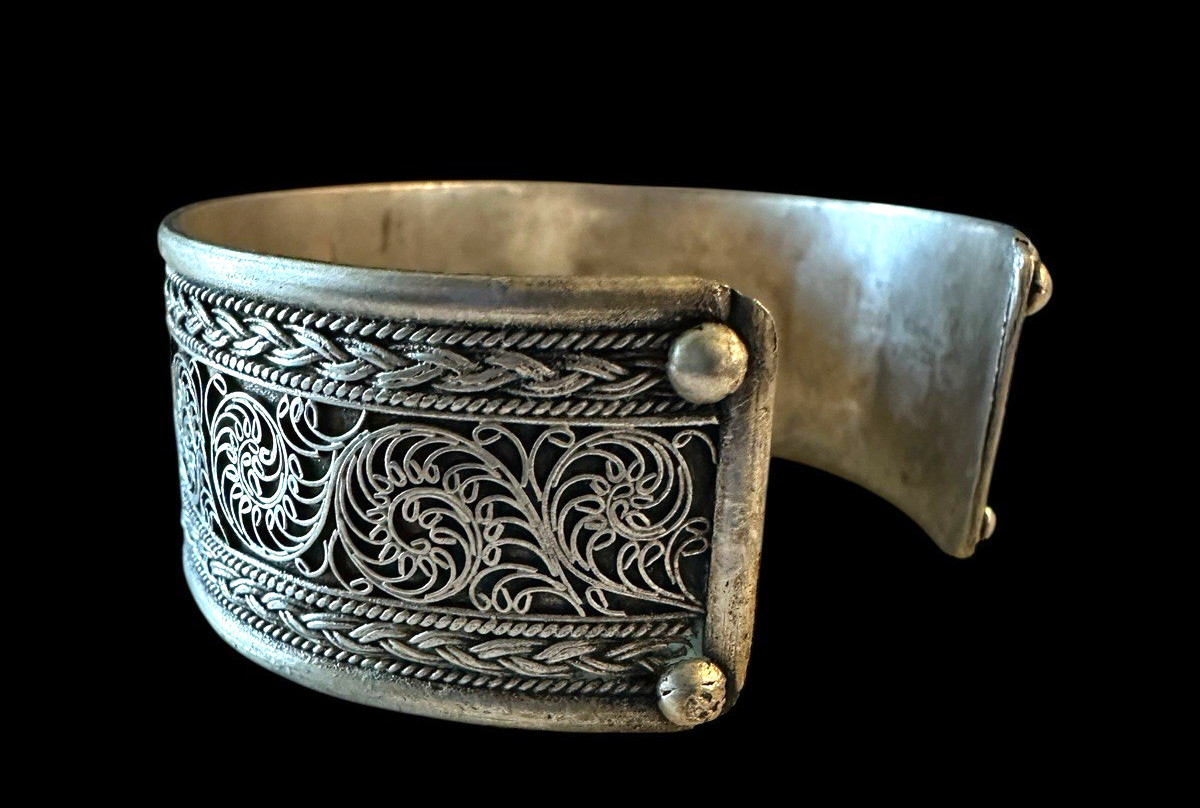 Nepal Tibetan Om Mani Padme Hum Cuff Bracelet Silver Tone Brass