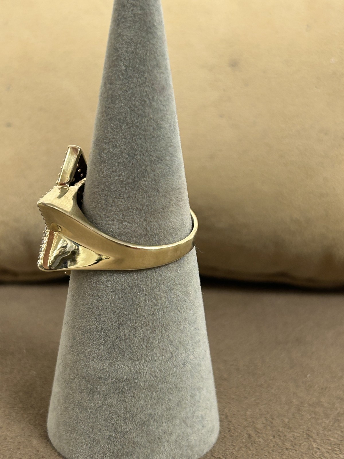 SPARKLY 10K YELLOW GOLD CZ STAR SHAPE RING SIZE 9.25