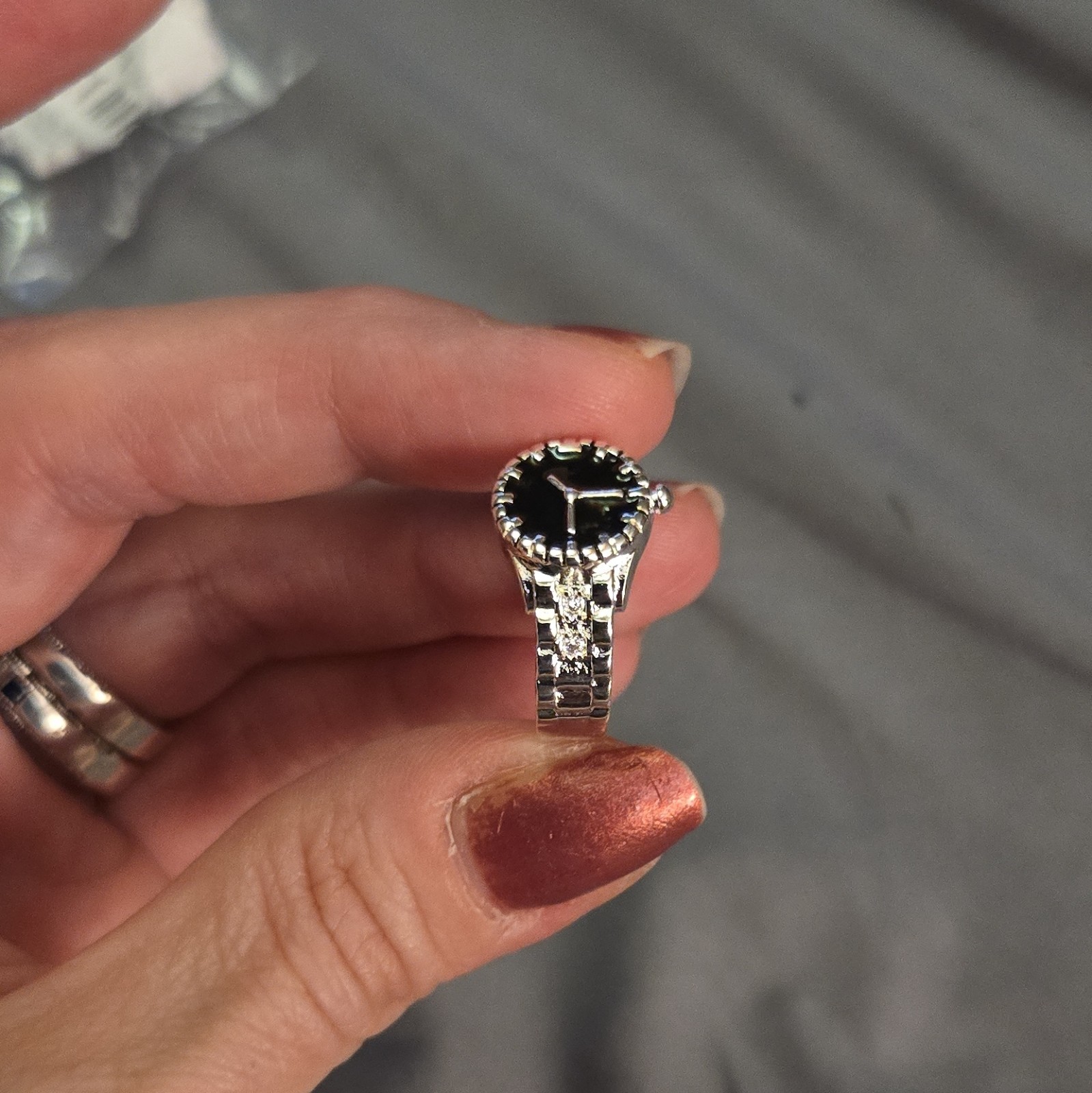Silver Tone Cocktail Band Ring Round Black Clock Stone Size 7 Brand New