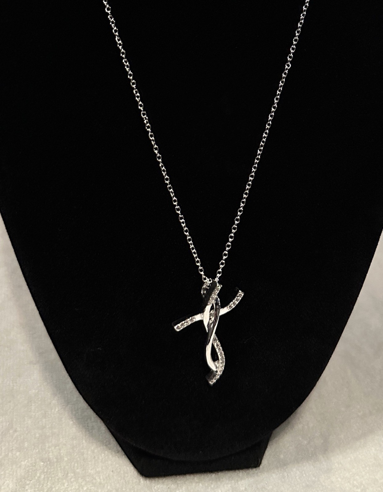 925 Sterling Silver Cross Pendant Womens Necklace New With Out Tags NWOT