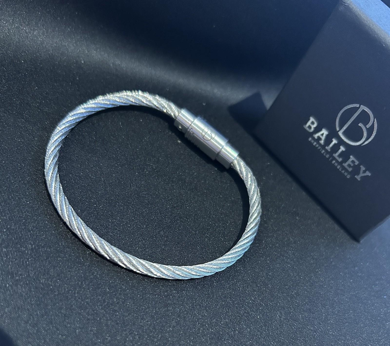 BAILEY OF SHEFFIELD-Stainless Steel CABLE Bracelet & Pendant Converter Necklace