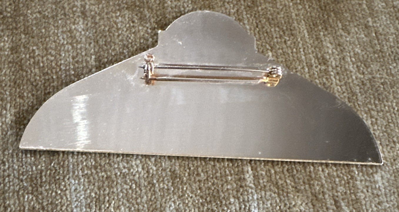 FENDI – VINTAGE PIN RARE SALES METAL LAPEL – PIN – COLOR SILVER/GOLD Badge