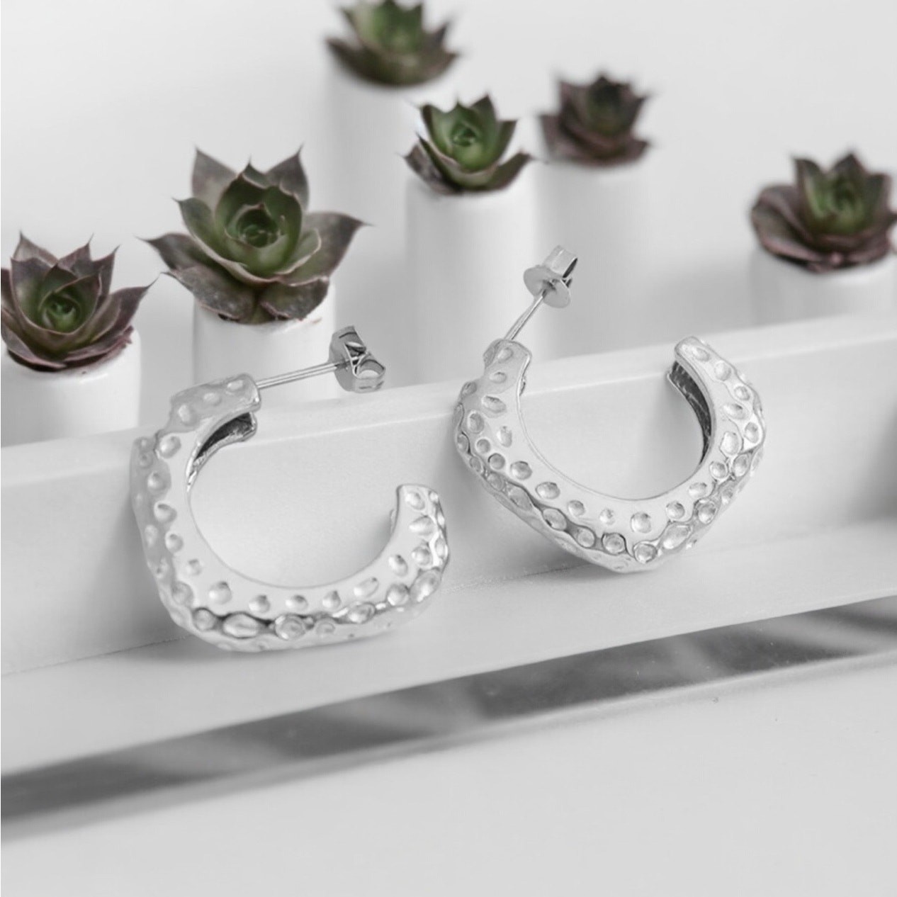 NEW 18 karat white gold plated C-shaped drop hoop earrings jewelry B15A