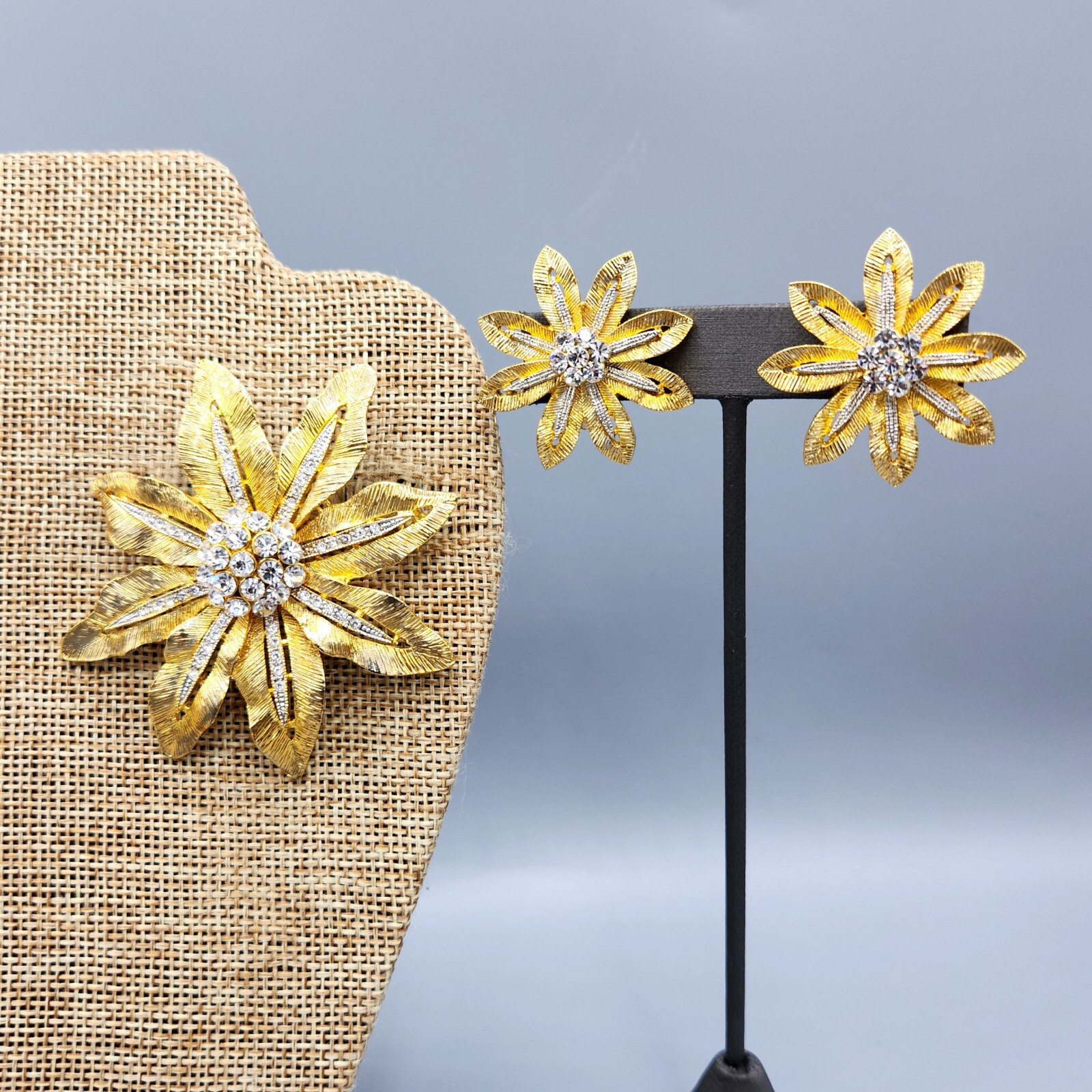 Unsigned Gold Tone Crystal Rhinestone Gold Flower Brooch & Clip Earrings