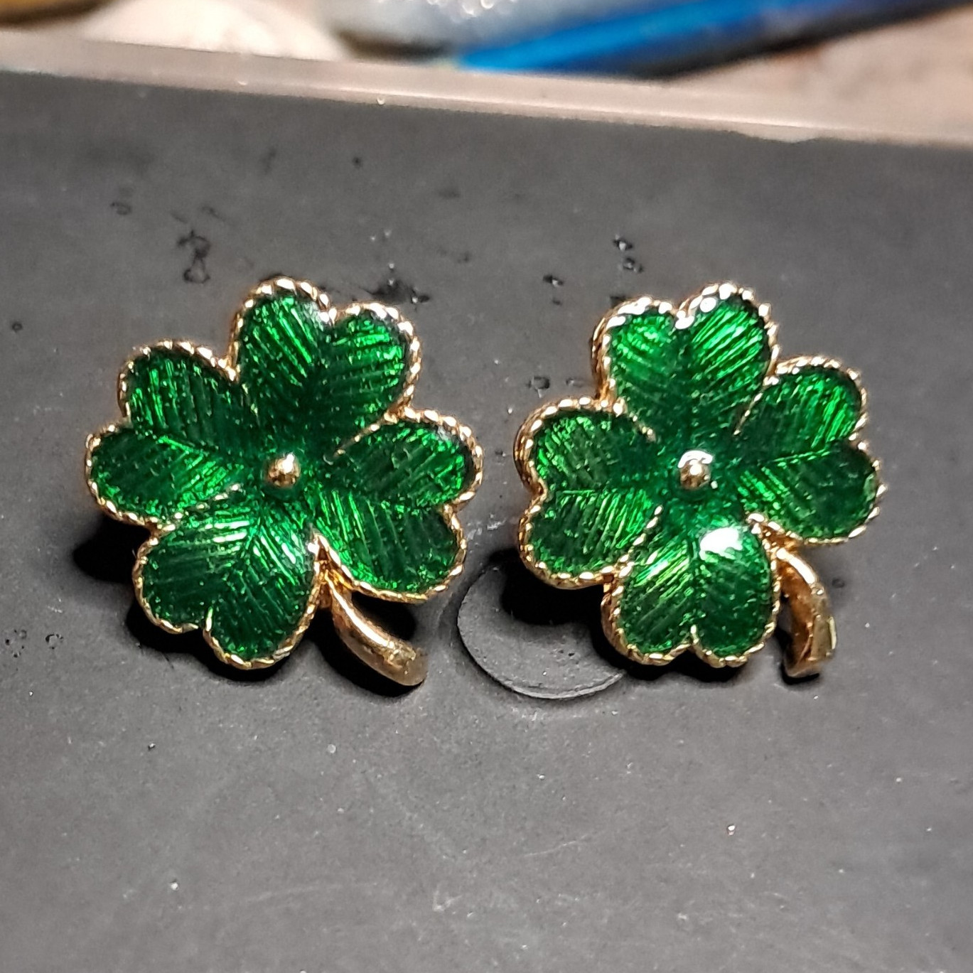 Avon Lucky Clover Green Enamel Gold Tone Stud Earrings Butterfly Back Pierced