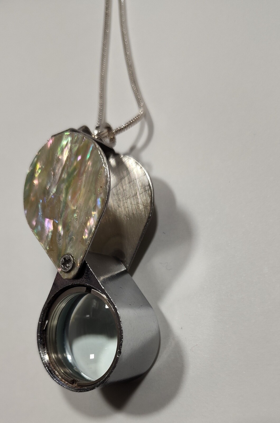 Magnifying Glass Swirly Rhinestone MOP Loupe Pendant Necklace 20x Strong