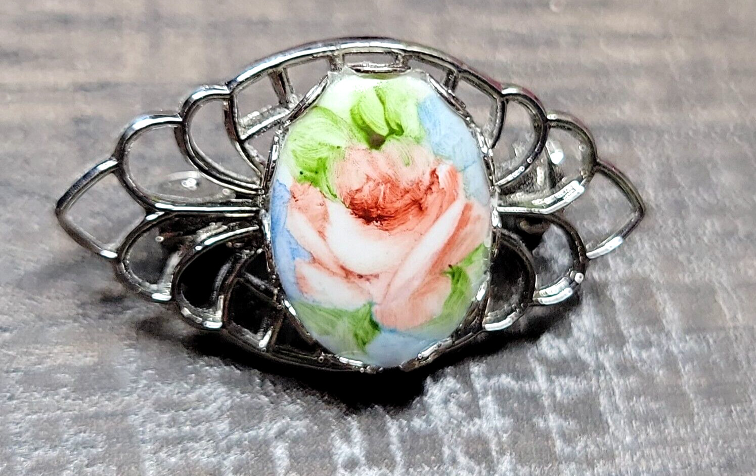 Small 1 And 1/2 Inch Vintage Rose Broch.