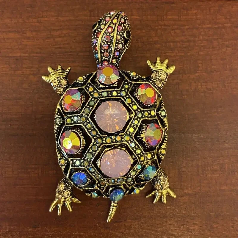 Vintage Rhinestone Turtle Brooch Men Stylish Animal Pin for Any Occasion Blue