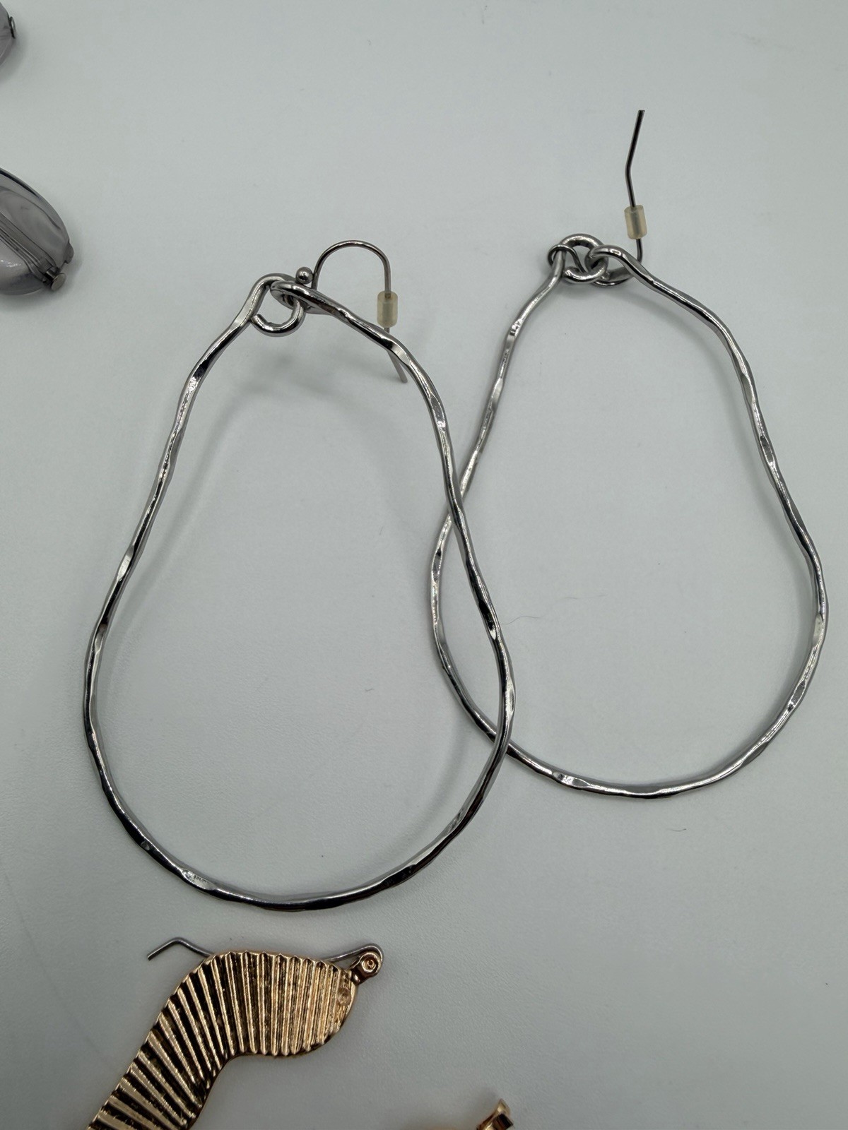 Assorted Modern Fashion Jewelry Earrings Lot Hoops, Dangle, Beads, Hearts 8 Pair