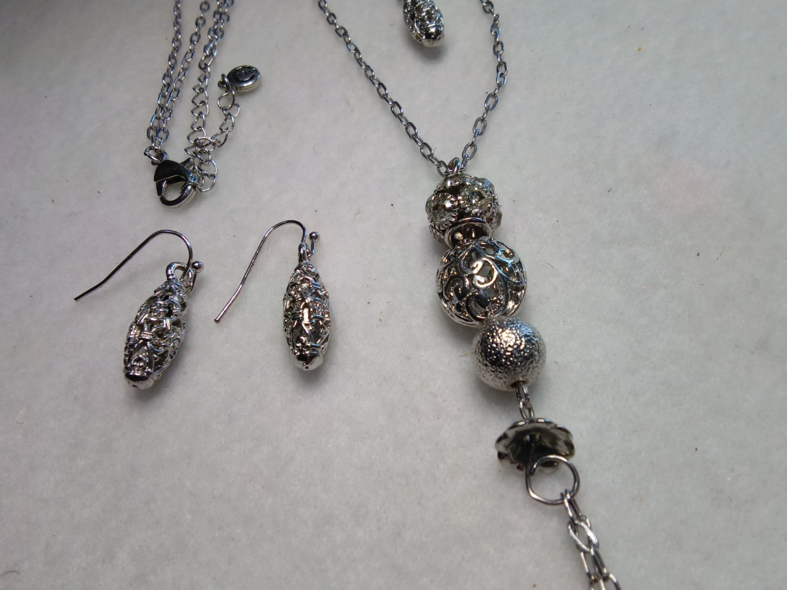 C 1946 Branded Lariat Style Silver Tone Filigree Beads Necklace & Earrings