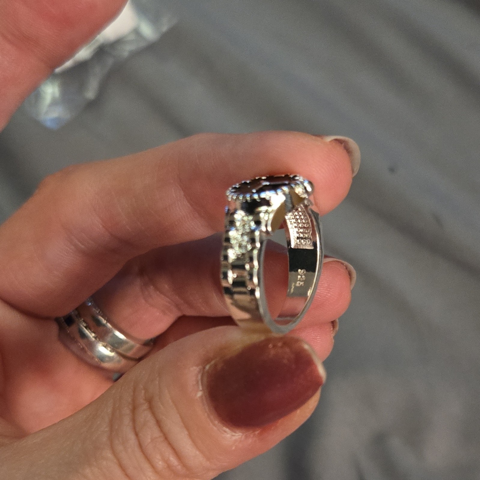 Silver Tone Cocktail Band Ring Round Black Clock Stone Size 7 Brand New