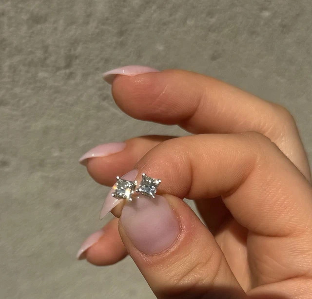 Stunning 1CTW Lab Created Diamond Princess Stud earring 14k White Gold Plated