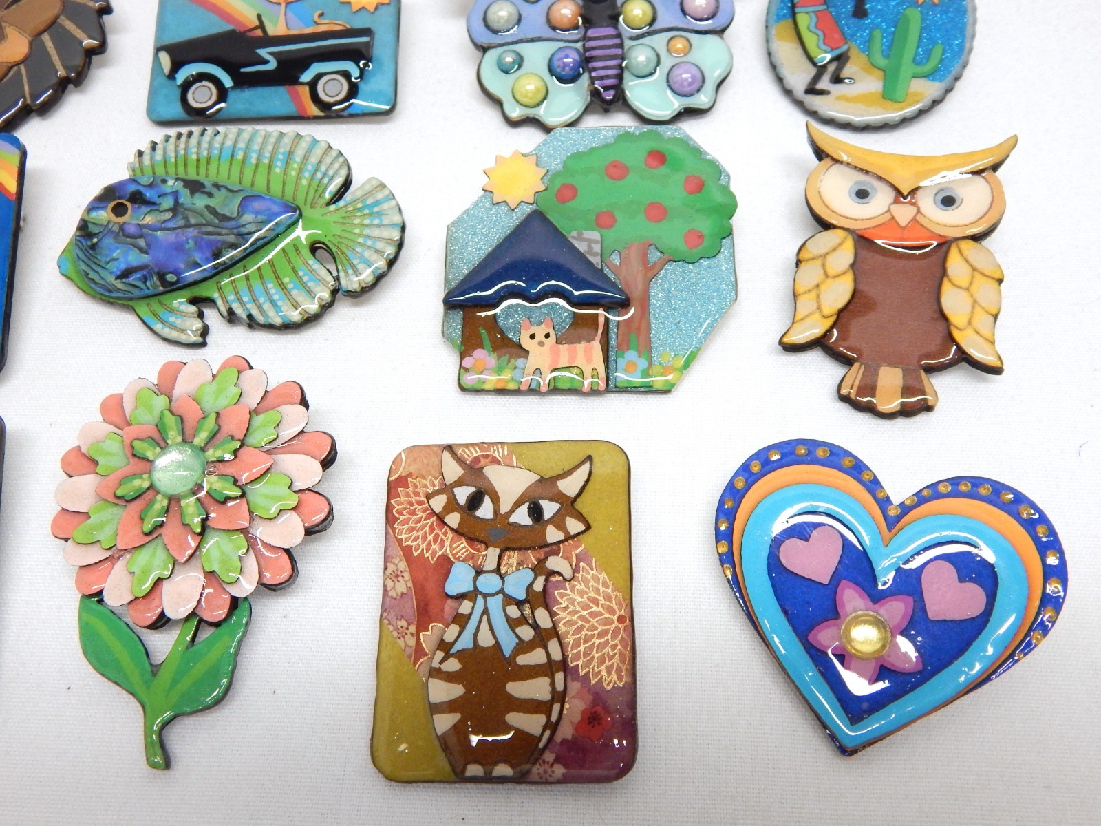 ECHO & HARA COLLECTIBLE PIN/BROOCH LOT CATS, FISH, FLOWERS, BIRDS & OTHERS
