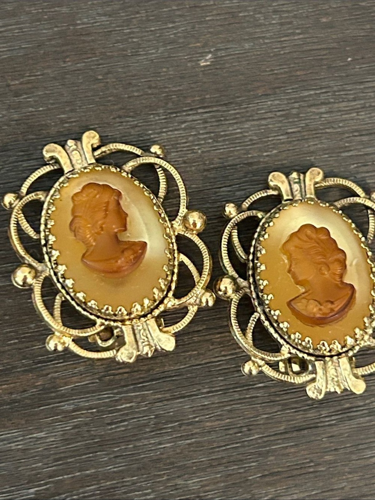 VTG Whiting Davis Style Amber Glass Cameo Pendant Necklace Clip-On Earring Set