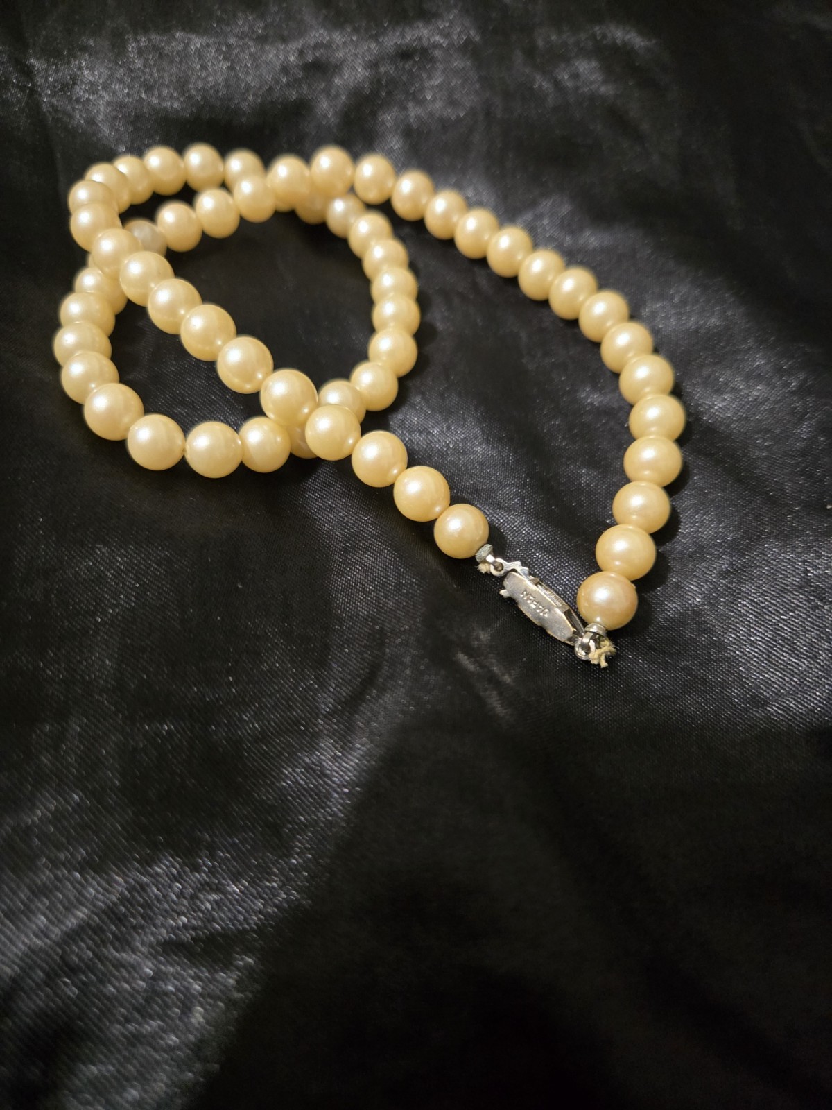 Cream Round Pearl Beaded Strand Necklace Silver Metal Box Clasp