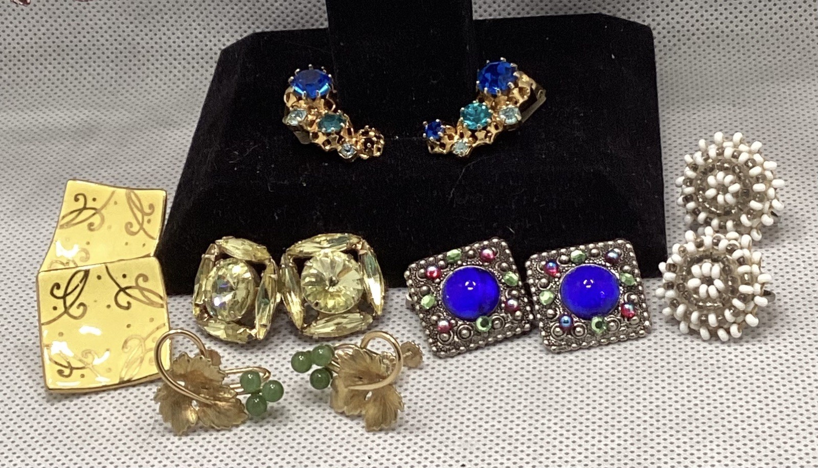Variety Lot of 14 pairs Clip-On Earrings Mixed Materials Multicolor Dangles Nice