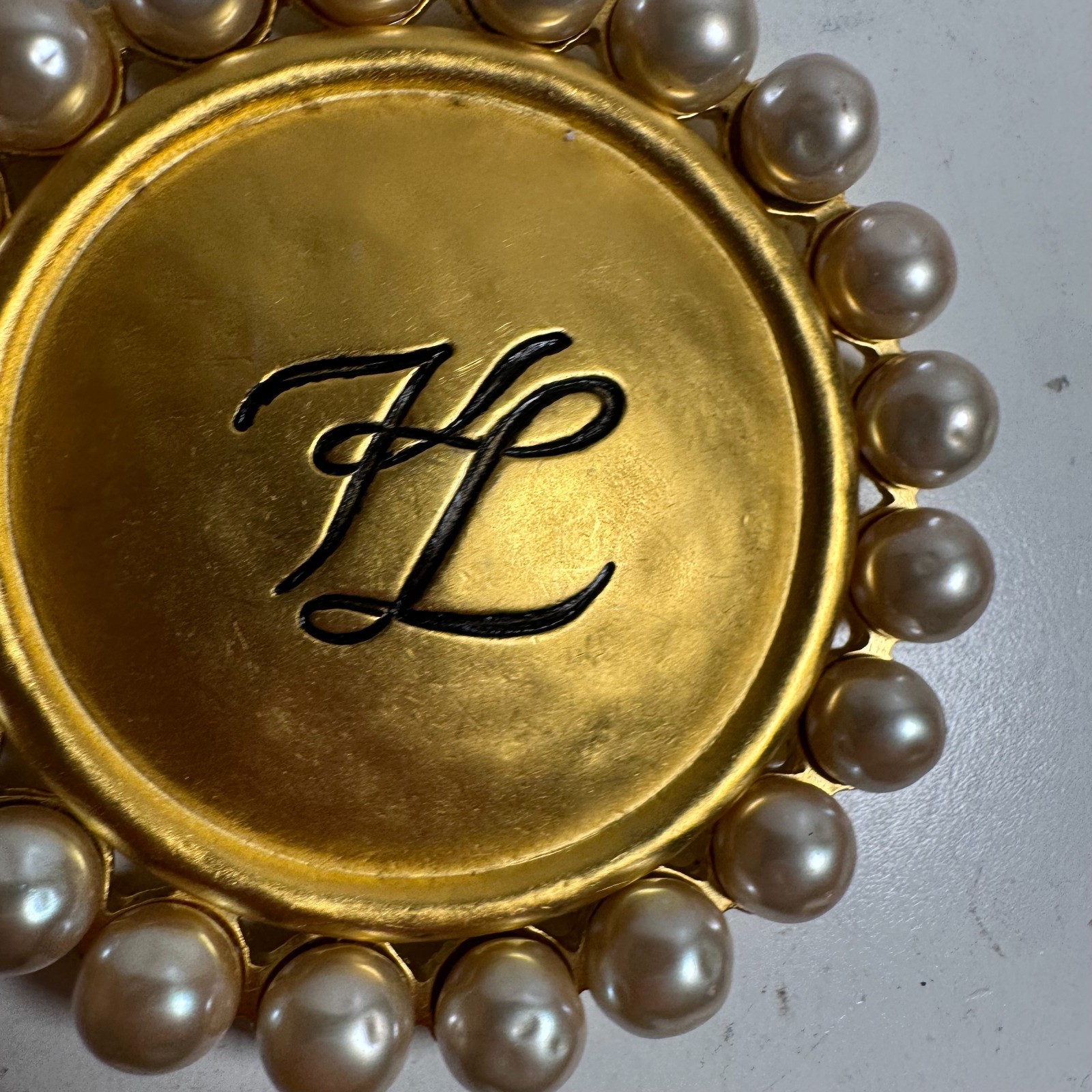 Vintage Karl Lagerfeld Logo Faux Pearl Surround Gold Tone Fashion Brooch Pin