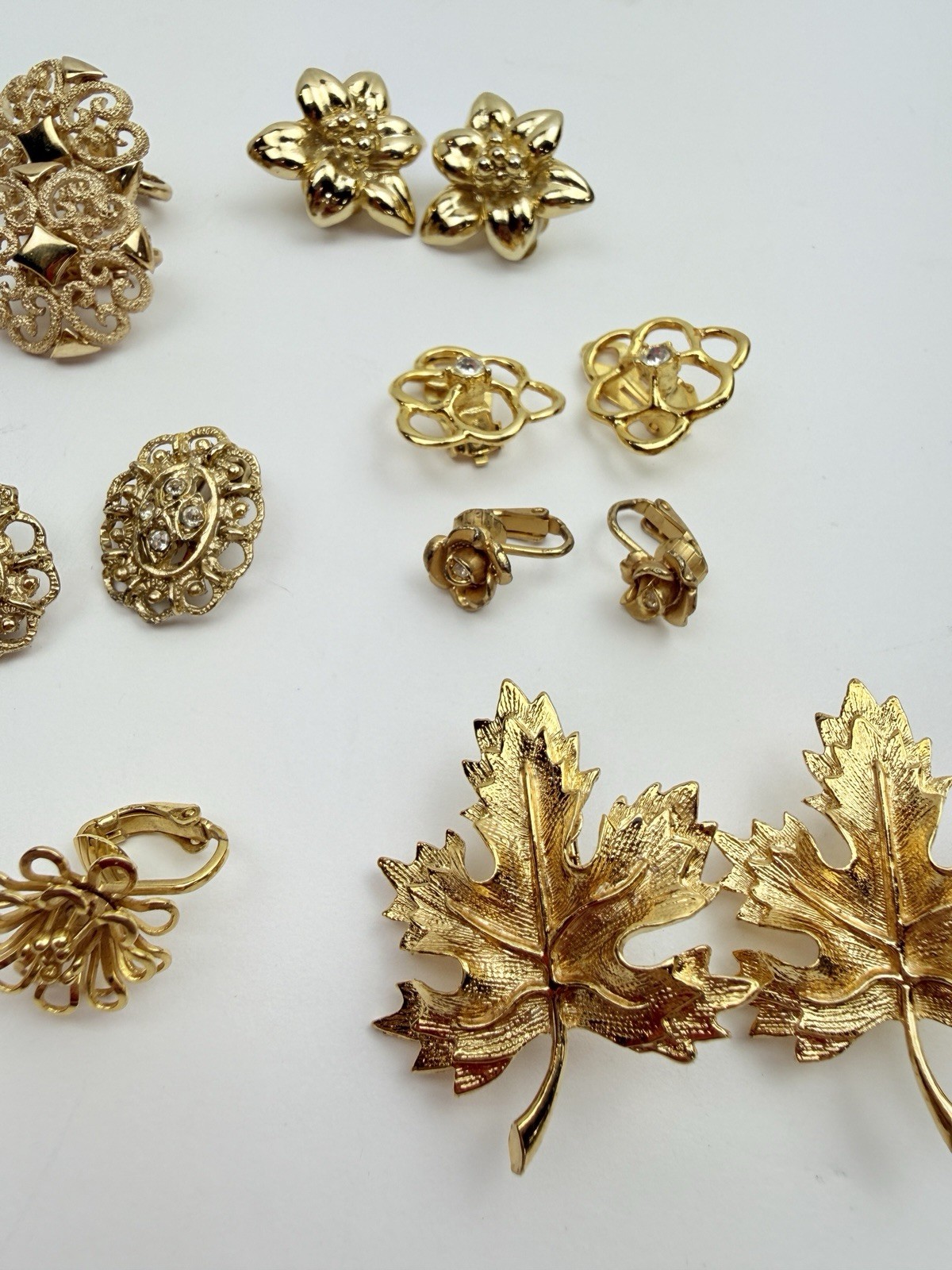 Vintage Estate All Gold Tone Clip On Earrings Lot 8 Pair Flower Leaf Some Avon