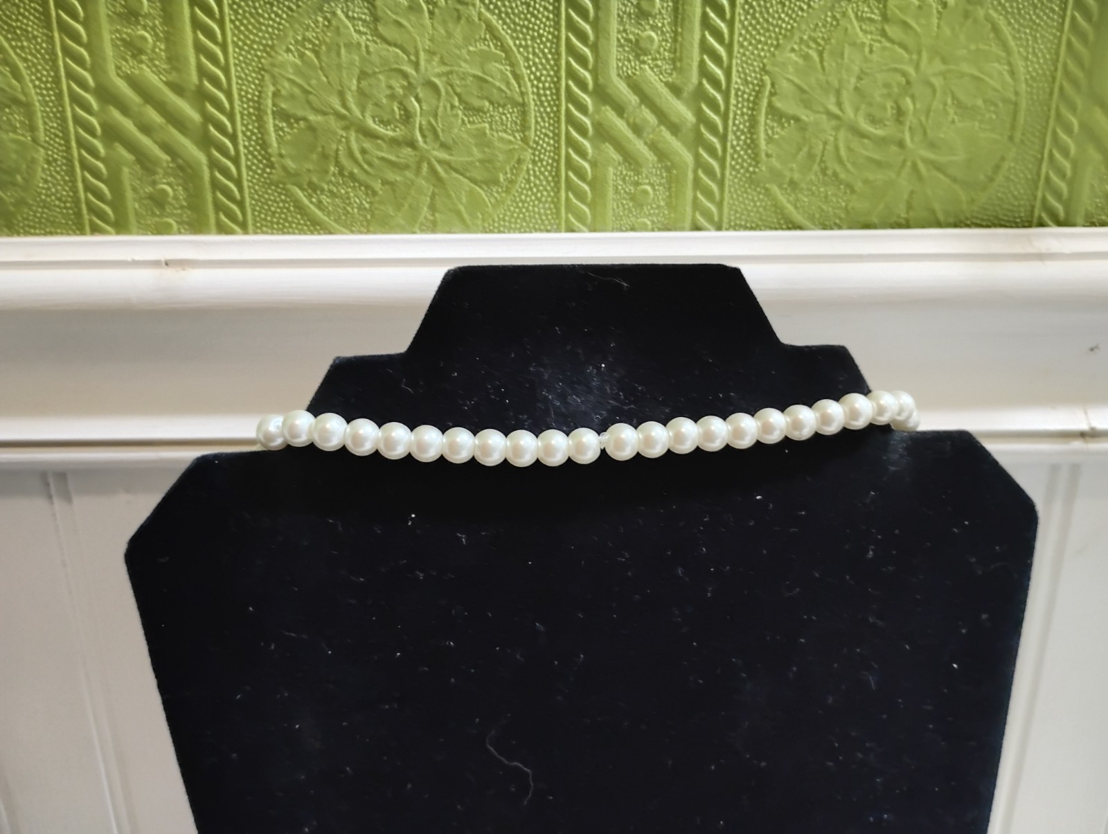 Vintage .25″ Wide Faux Pearl Glass Bead 30″ Slipover Necklace