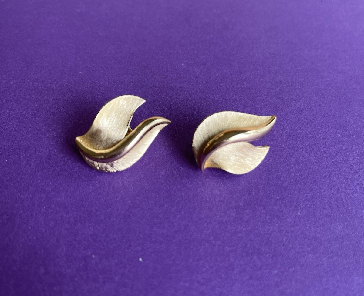 Vintage Trifari Branded Gold-Toned Clip-on Earrings