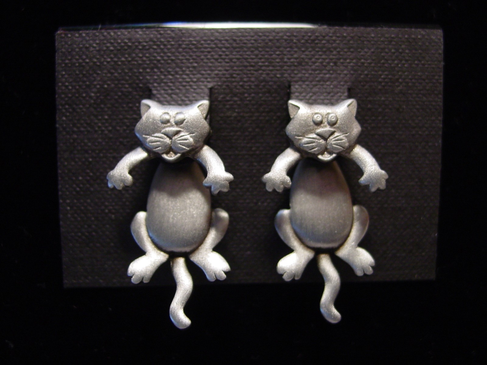 “JJ” Jonette Jewelry Silver Pewter Large ‘CAT 3-D’ Pierced Earrings