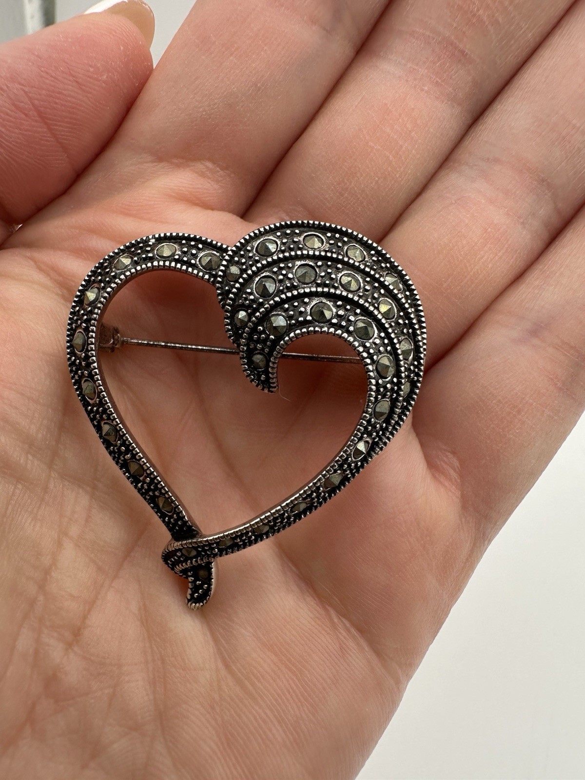 Chico’s Signed Heart Brooch Pin Silver Tone Black Round Marcasite Pavé 2014