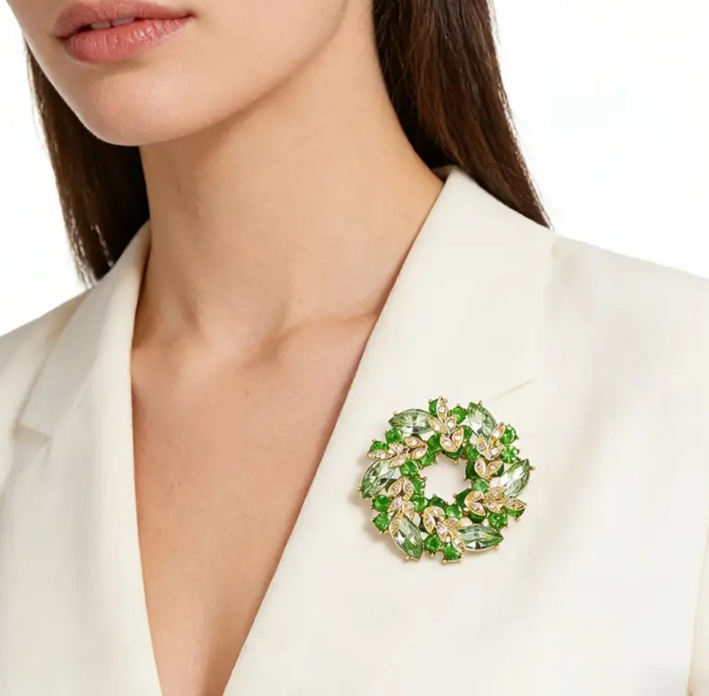 RHINESTONE CIRCLE~ICE GREEN CRYSTAL~VINTAGE CHRISTMAS HOLIDAY WREATH PIN BROOCH
