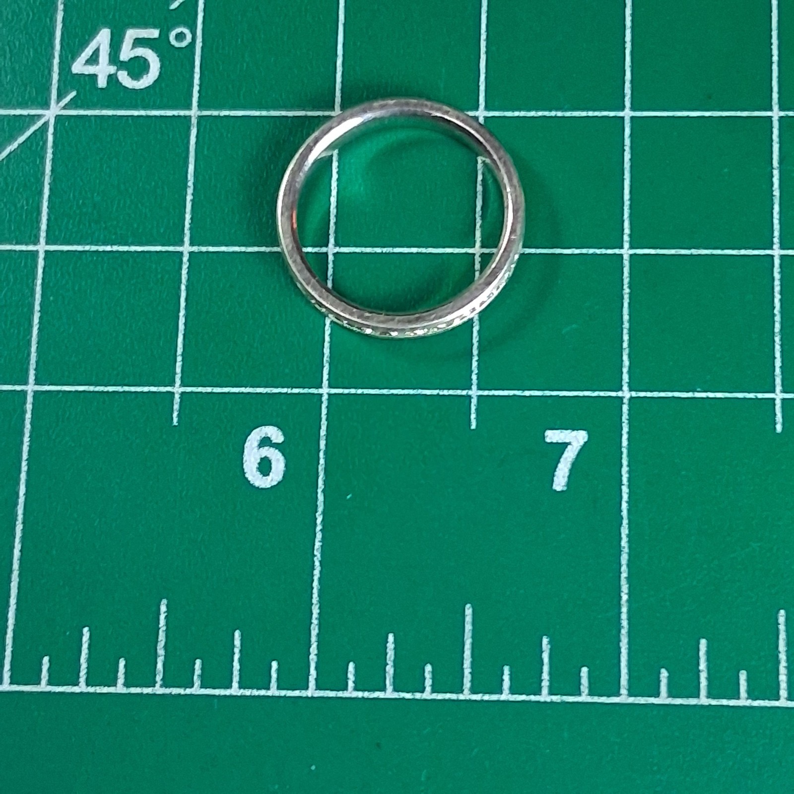 Vintage Polished Silver Tone Faceted Crystal Pave Band Size 7.5 Ring
