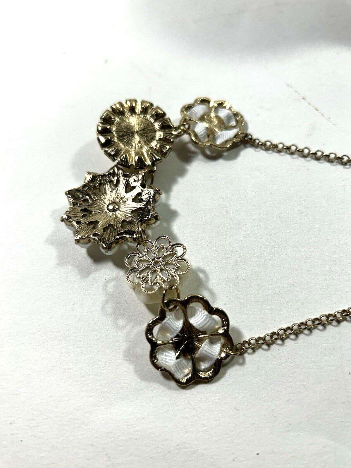 ETC! Statement Daisy Necklace w/Clear Rhinestone Centers 18 1/2″ w/2″ Ext