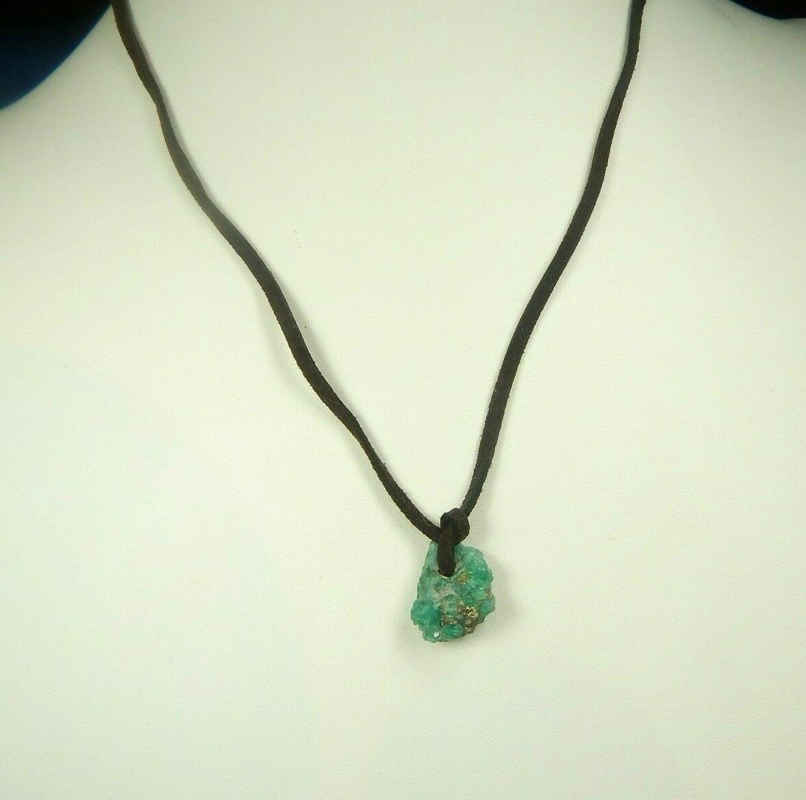 Colombian Emerald Rock with crystals 15.00 Cts Mineral Beryl Cow Leather Muzo Mi